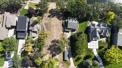 100 Feet. Yes, 2 lots wide. One of the most incredible building - photo 4