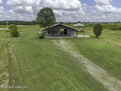Awesome 2BR/2BA Barndominum with 5,635 total sq ft under roof on - photo 4