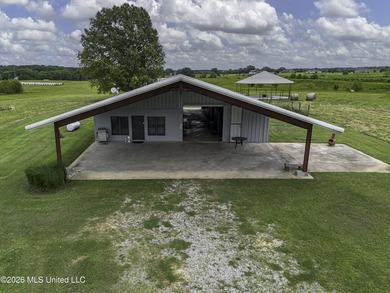 Awesome 2BR/2BA Barndominum with 5,635 total sq ft under roof on - photo 5