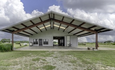 Awesome 2BR/2BA Barndominum with 5,635 total sq ft under roof on - photo 6