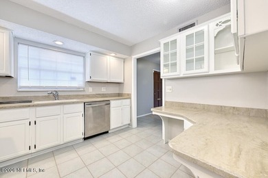 Welcome to Regency Wood! This spacious 3-bedroom, 2.5-bath - photo 8