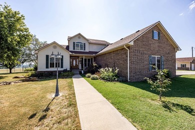 This custom-built 3-bedroom, 2.5-bath home, with designated - photo 3