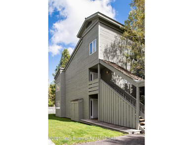 This updated end unit in the Balsam Lodges is move in ready - photo 2