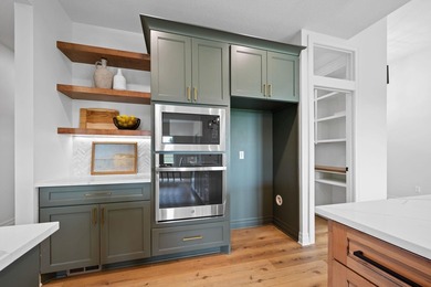 This beautiful custom-built home in The Coves features 3 - photo 14