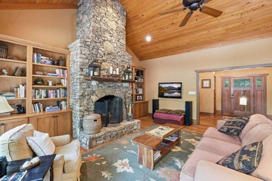 This 3,030-square-foot, 4-bedroom, 4-bathroom lake house with - photo 15