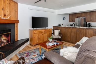 This updated end unit in the Balsam Lodges is move in ready - photo 5