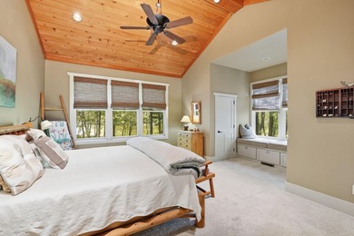 This 3,030-square-foot, 4-bedroom, 4-bathroom lake house with - photo 22