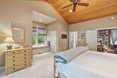 This 3,030-square-foot, 4-bedroom, 4-bathroom lake house with - photo 23