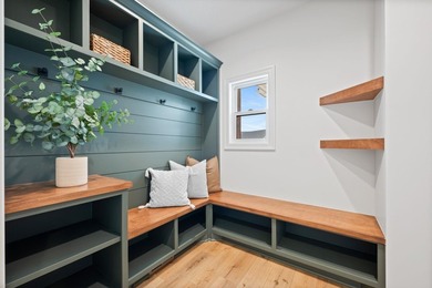 This beautiful custom-built home in The Coves features 3 - photo 26