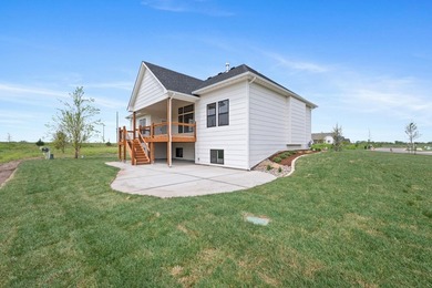This beautiful custom-built home in The Coves features 3 - photo 30
