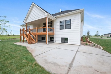 This beautiful custom-built home in The Coves features 3 - photo 31