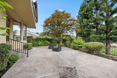 Rarely available, this elegant single-story residence enjoys - photo 33