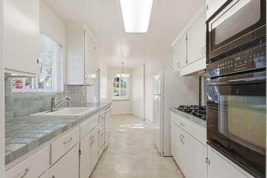 Great Value Duplex! Live on one side and rent out the other! - photo 7