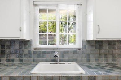 Great Value Duplex! Live on one side and rent out the other! - photo 8