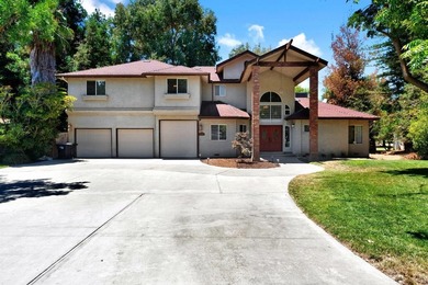 Imagine living on the back nine of the Madera country club. This - photo 2