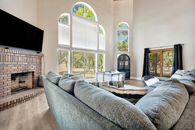 Imagine living on the back nine of the Madera country club. This - photo 10