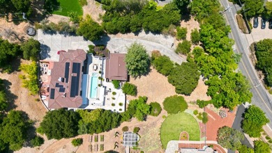 Exceptional opportunity located at the corner of Shannon and - photo 2