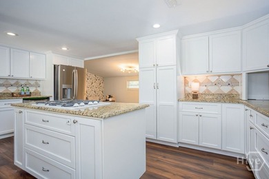 Ideally situated in the heart of Savannah, this beautifully - photo 8