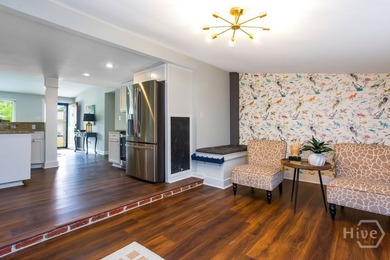 Ideally situated in the heart of Savannah, this beautifully - photo 9