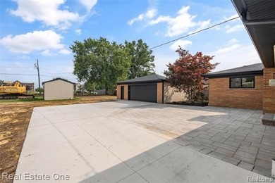 Everything is NEW in this beautifully renovated full brick ranch - photo 29