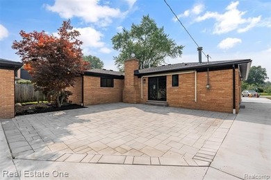Everything is NEW in this beautifully renovated full brick ranch - photo 32