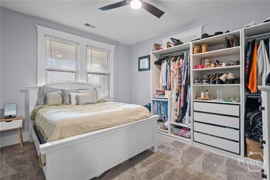 Welcome to this beautifully renovated bungalow in the heart of - photo 11