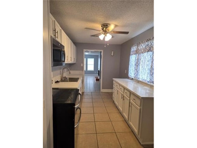 Welcome to this beautifully maintained 3-bedroom, 2.5 bath home - photo 3