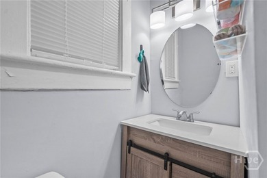 Welcome to this beautifully renovated bungalow in the heart of - photo 15