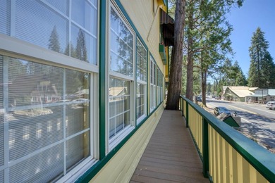Stunning Mid-Century Cabin located in the heart of Shaver Lake - photo 16