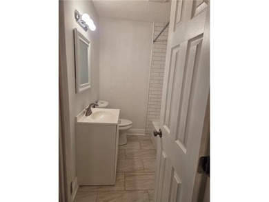 Welcome to this beautifully maintained 3-bedroom, 2.5 bath home - photo 7
