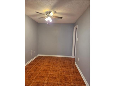 Welcome to this beautifully maintained 3-bedroom, 2.5 bath home - photo 8