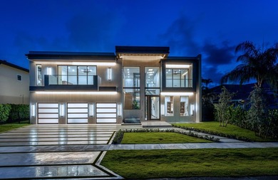 Brand-New Ultra Modern Masterpiece sited on 80' of waterfrontage - photo 1