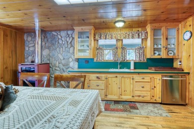 Stunning Mid-Century Cabin located in the heart of Shaver Lake - photo 29