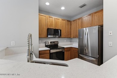 Freshly cleaned. 3 bedroom, 2 bath unit with entrance on the - photo 33