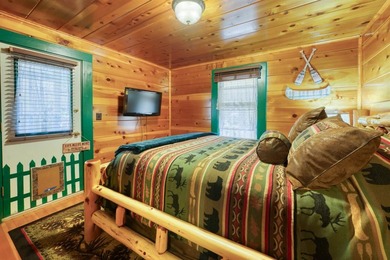 Stunning Mid-Century Cabin located in the heart of Shaver Lake - photo 42