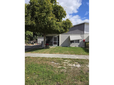 Well maintained and spacious villa in convenient West Palm Beach - photo 1