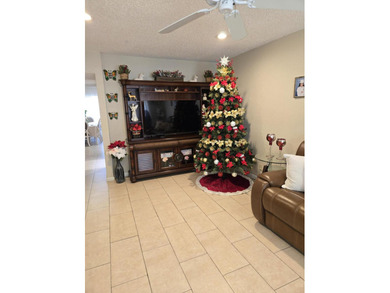 Well maintained and spacious villa in convenient West Palm Beach - photo 2