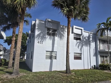 Ideally situated just minutes from downtown West Palm Beach - photo 2