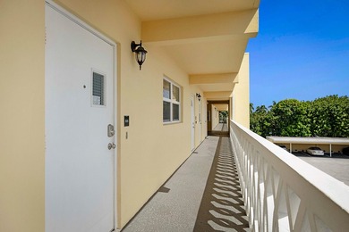 Move right into this beautifully updated 2-bedroom, 2-bath - photo 2