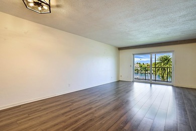 Move right into this beautifully updated 2-bedroom, 2-bath - photo 3