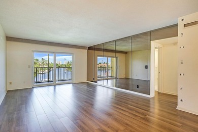 Move right into this beautifully updated 2-bedroom, 2-bath - photo 4