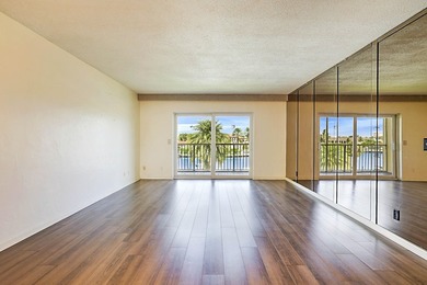Move right into this beautifully updated 2-bedroom, 2-bath - photo 5