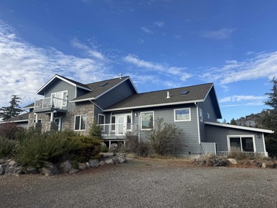 Lake Home For Sale in Weed, California