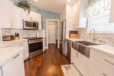 LAKES AT TRADITION! Beautifully updated 2/2/2 Capri III villa on - photo 6