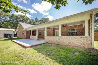 Welcome home to this spacious 3-bedroom, 2-bath brick home - photo 4