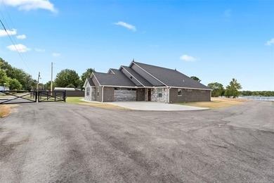 Grand Lake O the Cherokees Home For Sale in Monkey Island Oklahoma