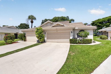 Welcome to this charming 3-bedroom, 2-bathroom villa in 55+ - photo 1