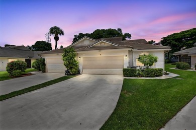 Welcome to this charming 3-bedroom, 2-bathroom villa in 55+ - photo 2