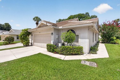 Welcome to this charming 3-bedroom, 2-bathroom villa in 55+ - photo 3
