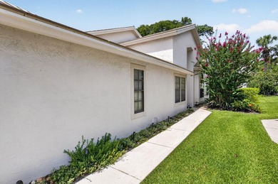 Welcome to this charming 3-bedroom, 2-bathroom villa in 55+ - photo 4